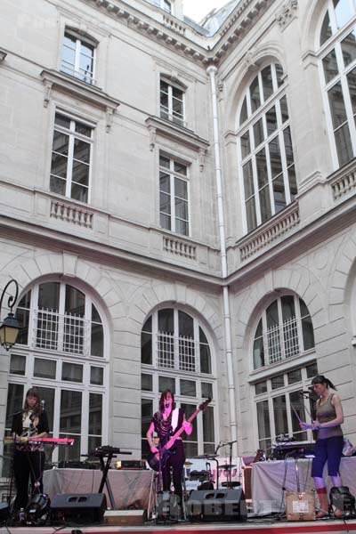EDH - 2012-09-01 - PARIS - Cour de la Mairie du 11e